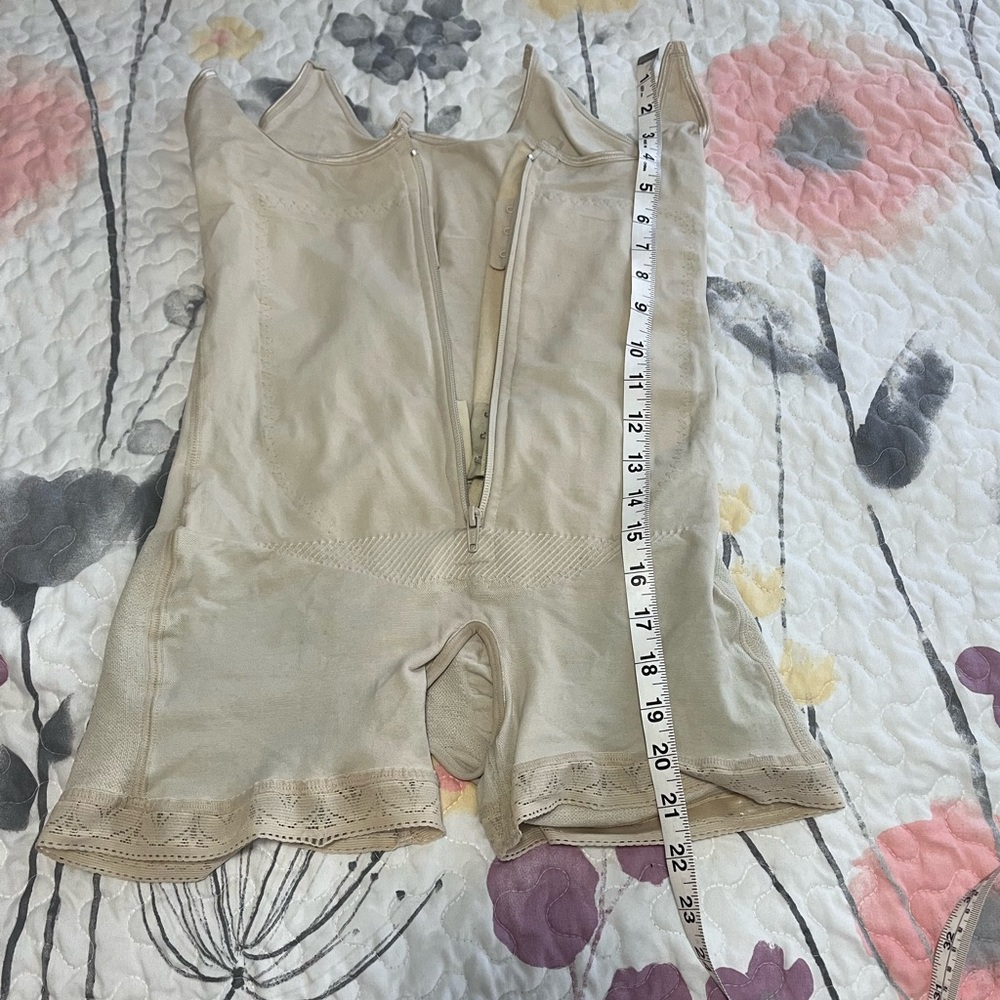 Shape wear girdle-faja